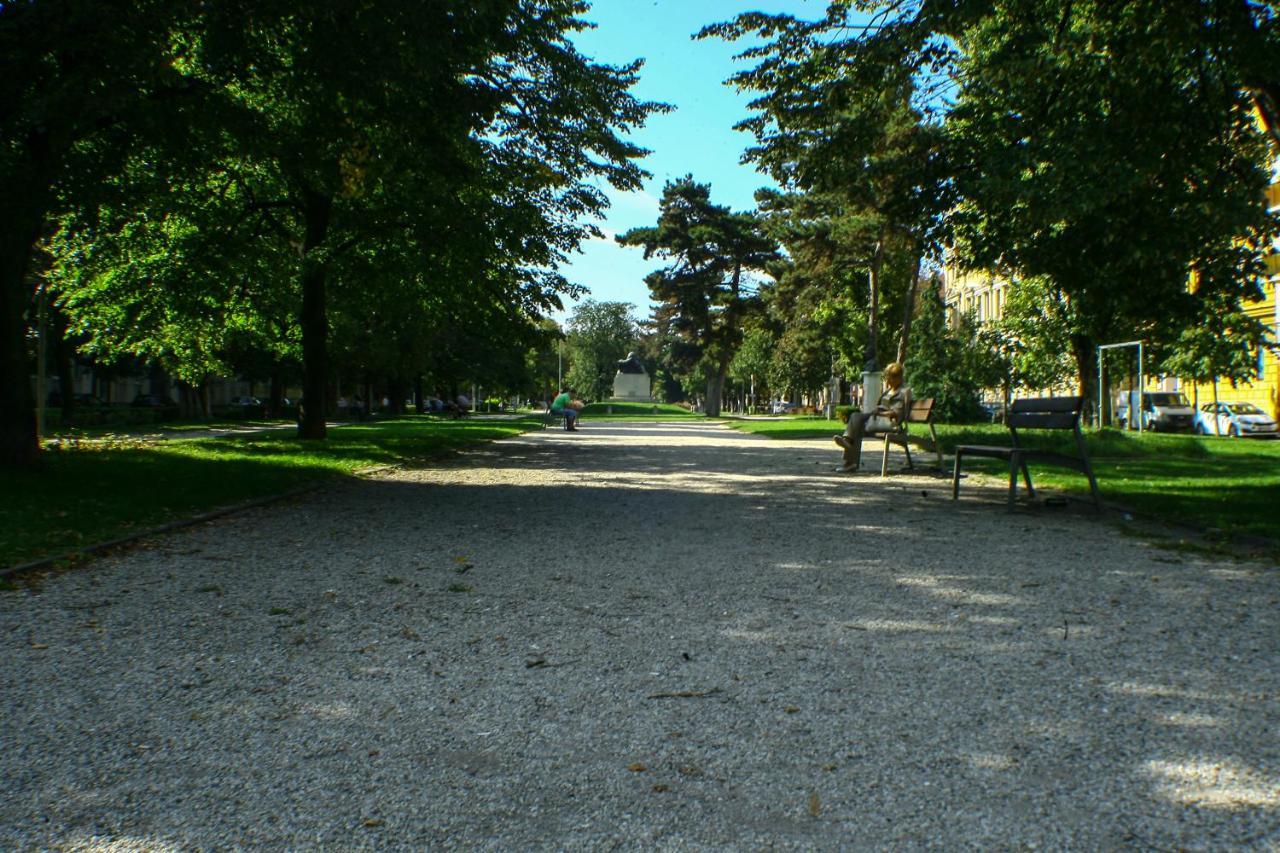Deák Apartman Sopron Esterno foto